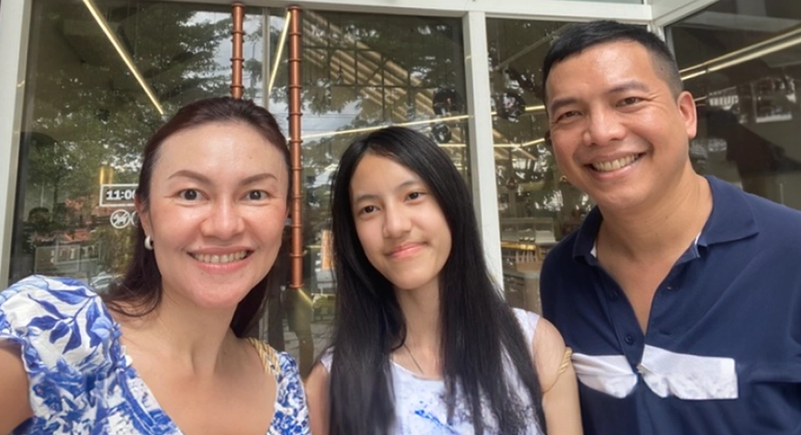 คุณธนพร ไขรัศมี